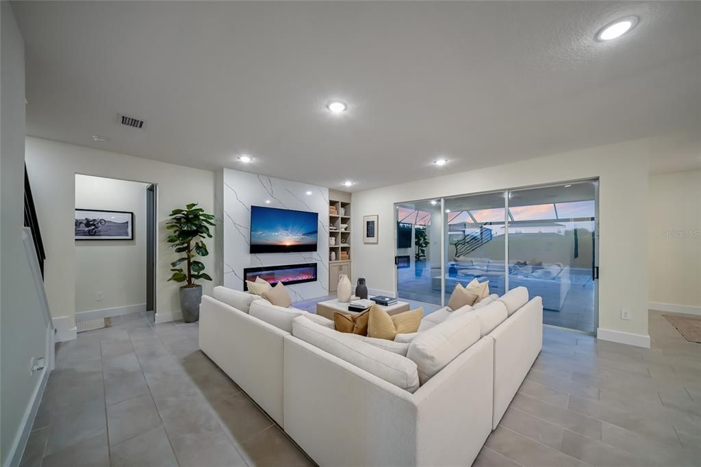 Activo con contrato: $924,900 (4 camas, 3 baños, 3278 Pies cuadrados)