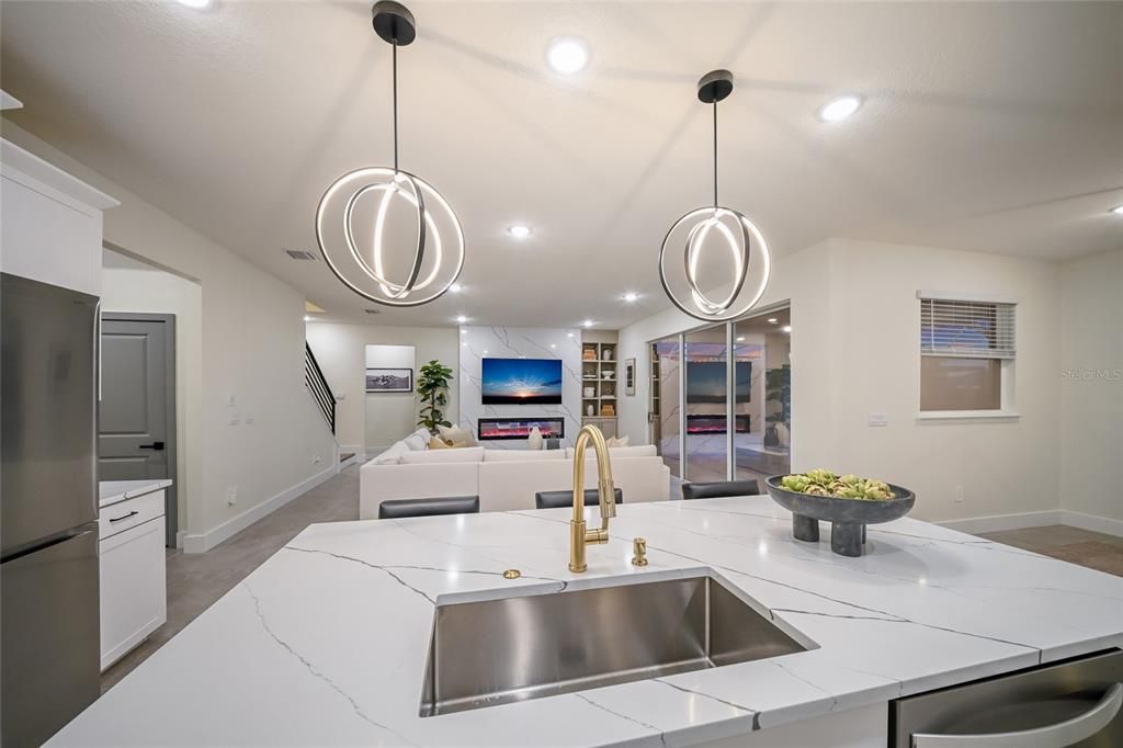 Activo con contrato: $924,900 (4 camas, 3 baños, 3278 Pies cuadrados)