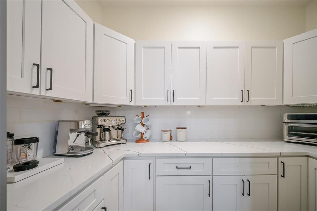 Activo con contrato: $924,900 (4 camas, 3 baños, 3278 Pies cuadrados)