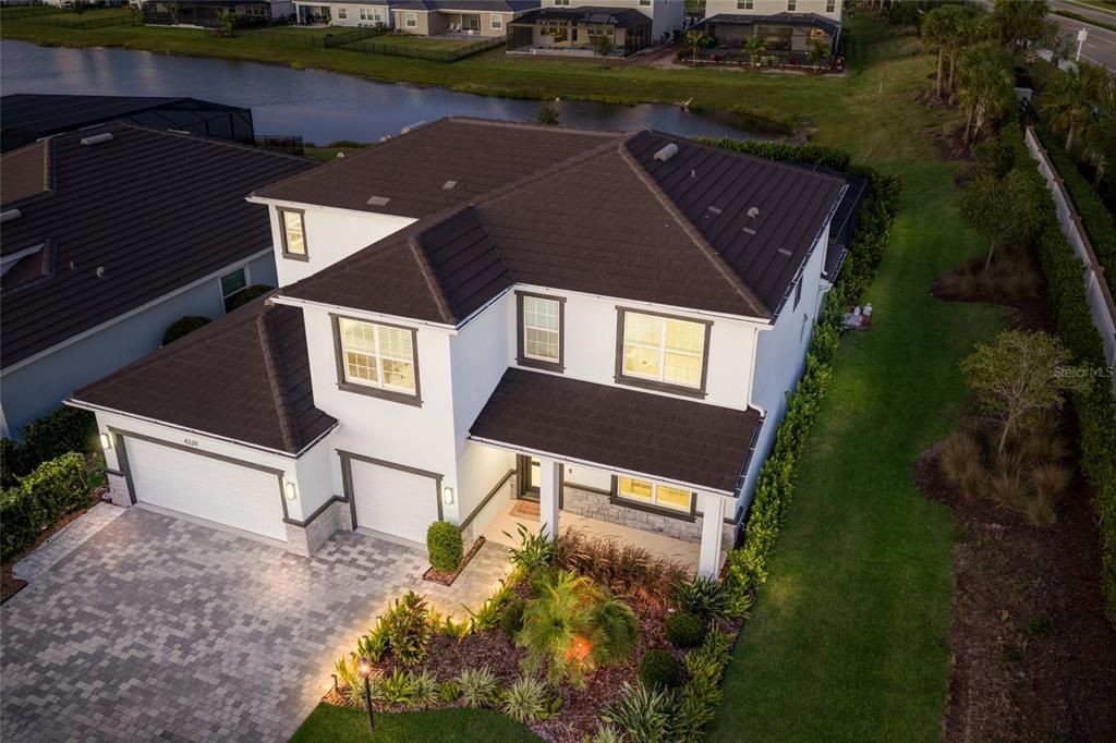 Activo con contrato: $924,900 (4 camas, 3 baños, 3278 Pies cuadrados)