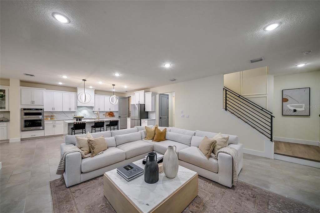 Activo con contrato: $924,900 (4 camas, 3 baños, 3278 Pies cuadrados)