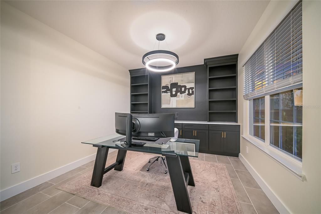 Activo con contrato: $924,900 (4 camas, 3 baños, 3278 Pies cuadrados)