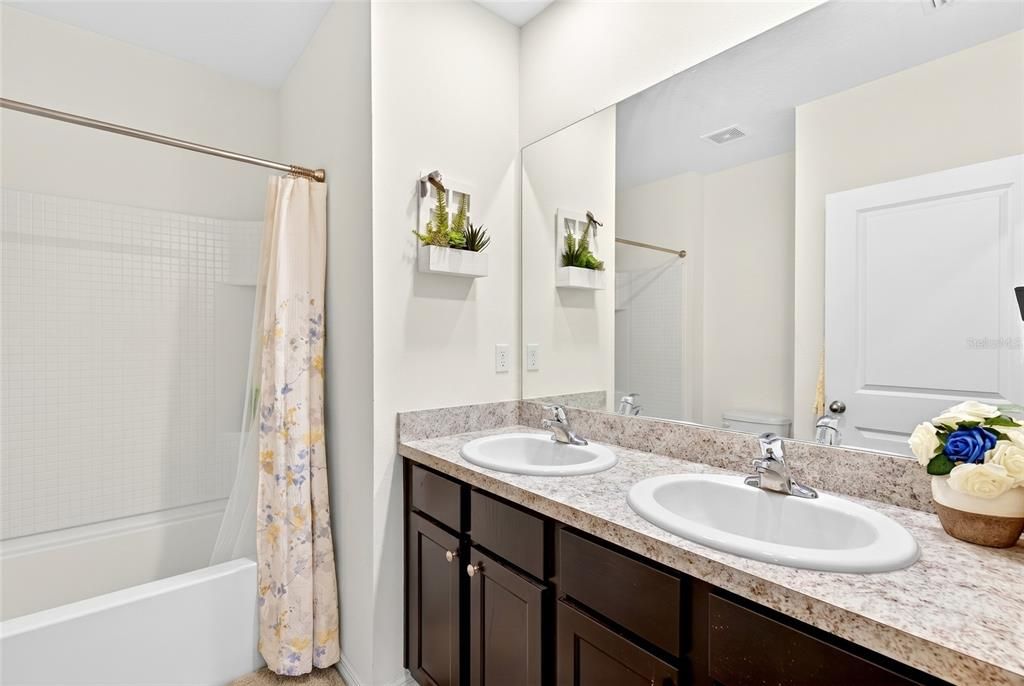 For Sale: $365,000 (4 beds, 2 baths, 2319 Square Feet)