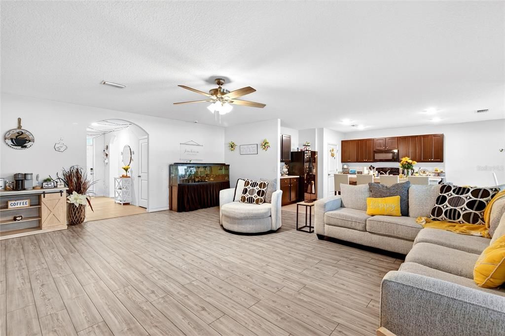 For Sale: $365,000 (4 beds, 2 baths, 2319 Square Feet)
