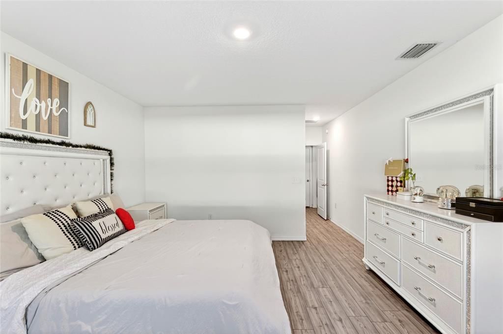 For Sale: $365,000 (4 beds, 2 baths, 2319 Square Feet)