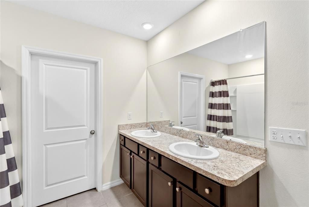 For Sale: $365,000 (4 beds, 2 baths, 2319 Square Feet)