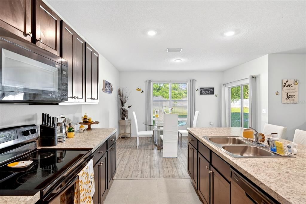 For Sale: $365,000 (4 beds, 2 baths, 2319 Square Feet)