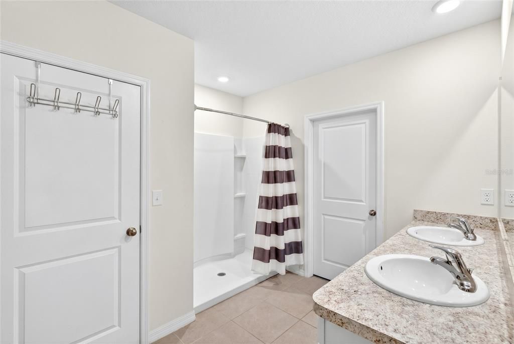 For Sale: $365,000 (4 beds, 2 baths, 2319 Square Feet)