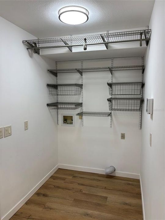 Activo con contrato: $364,500 (4 camas, 2 baños, 1963 Pies cuadrados)