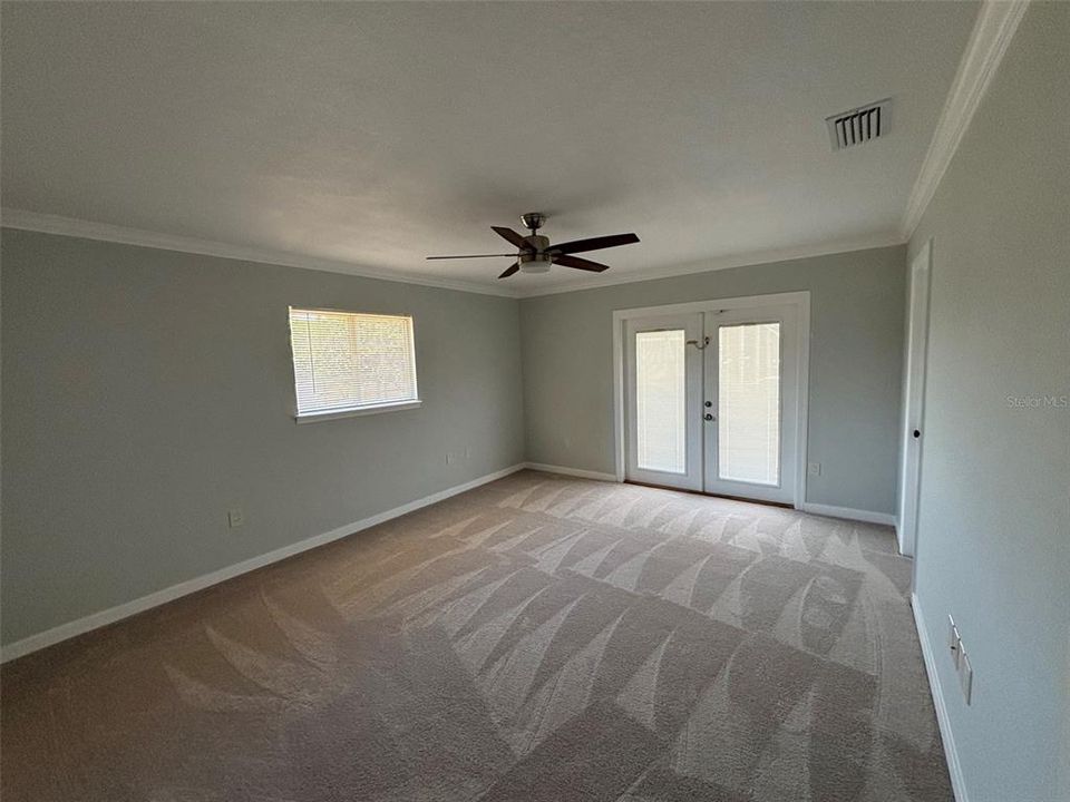 Activo con contrato: $364,500 (4 camas, 2 baños, 1963 Pies cuadrados)