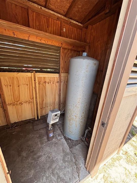 Activo con contrato: $364,500 (4 camas, 2 baños, 1963 Pies cuadrados)