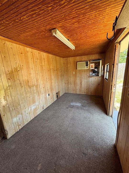 Activo con contrato: $364,500 (4 camas, 2 baños, 1963 Pies cuadrados)