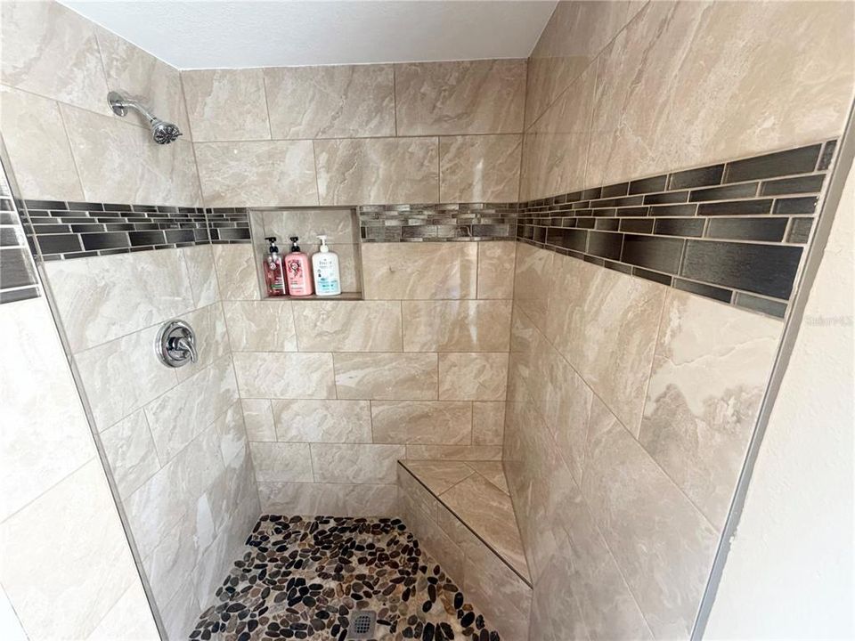 Activo con contrato: $3,050 (3 camas, 2 baños, 1245 Pies cuadrados)
