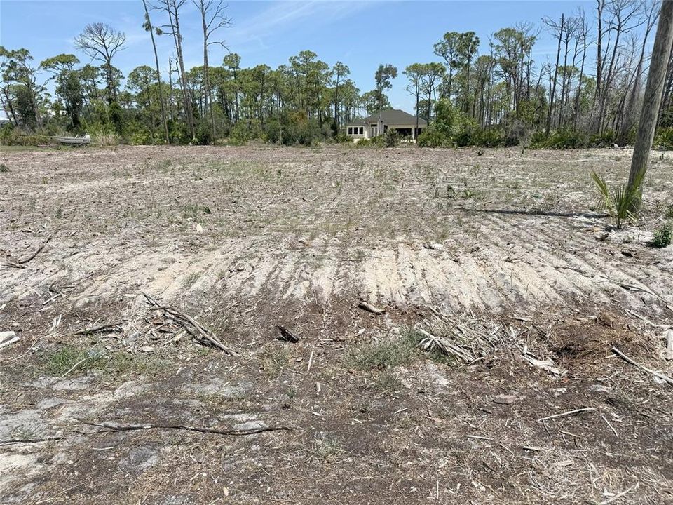 En Venta: $329,000 (0.64 acres)