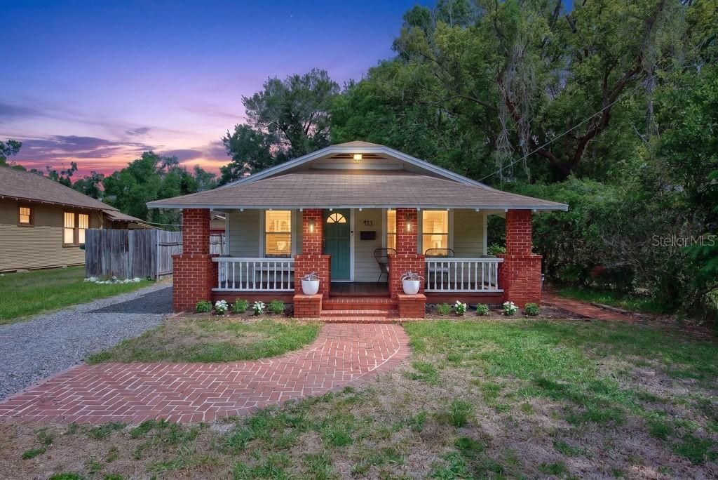 Activo con contrato: $360,000 (2 camas, 1 baños, 864 Pies cuadrados)