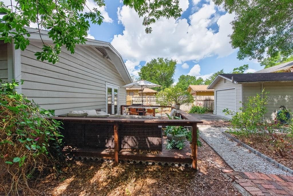 Activo con contrato: $360,000 (2 camas, 1 baños, 864 Pies cuadrados)