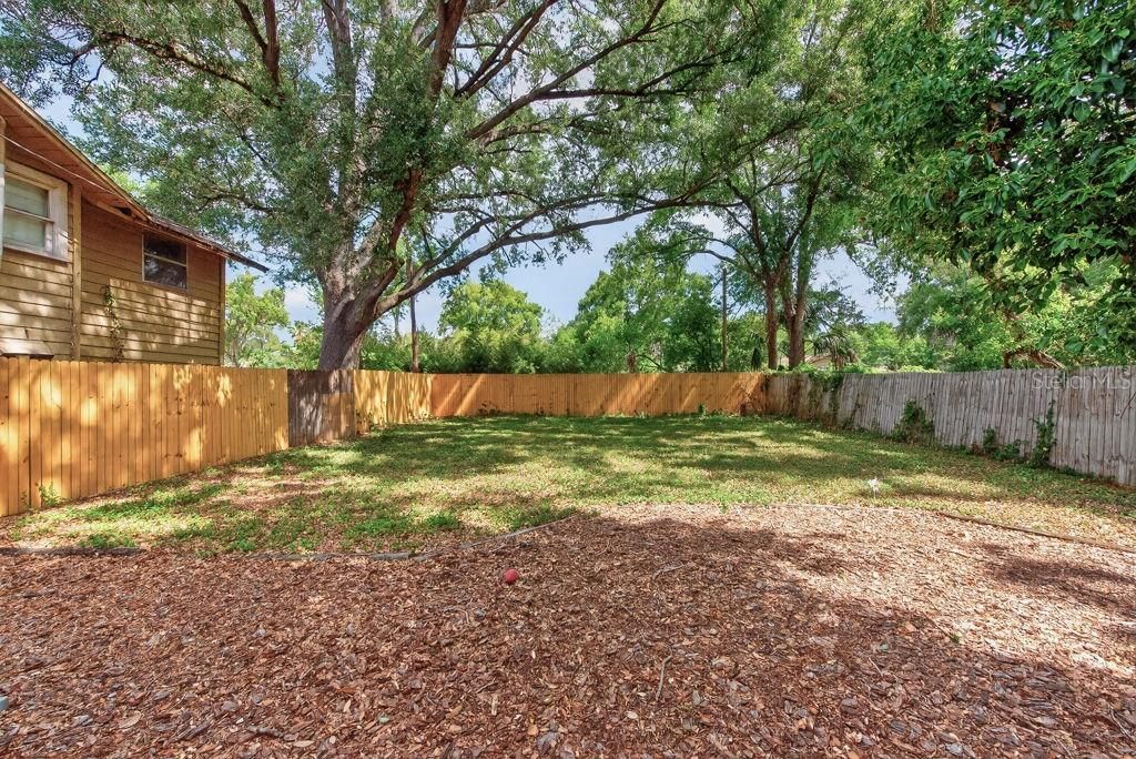 Activo con contrato: $360,000 (2 camas, 1 baños, 864 Pies cuadrados)