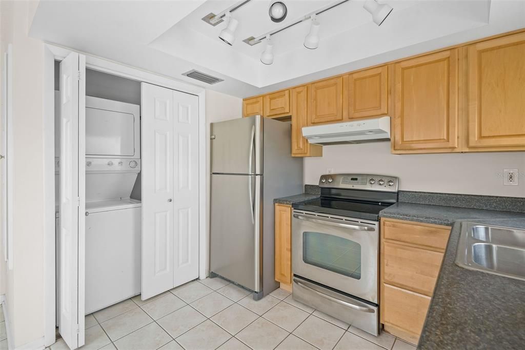 В аренду: $1,650 (2 спален, 1 ванн, 1015 Квадратных фут)