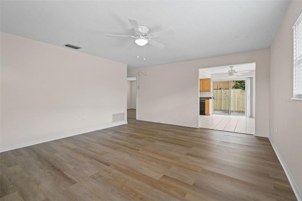 В аренду: $1,650 (2 спален, 1 ванн, 1015 Квадратных фут)