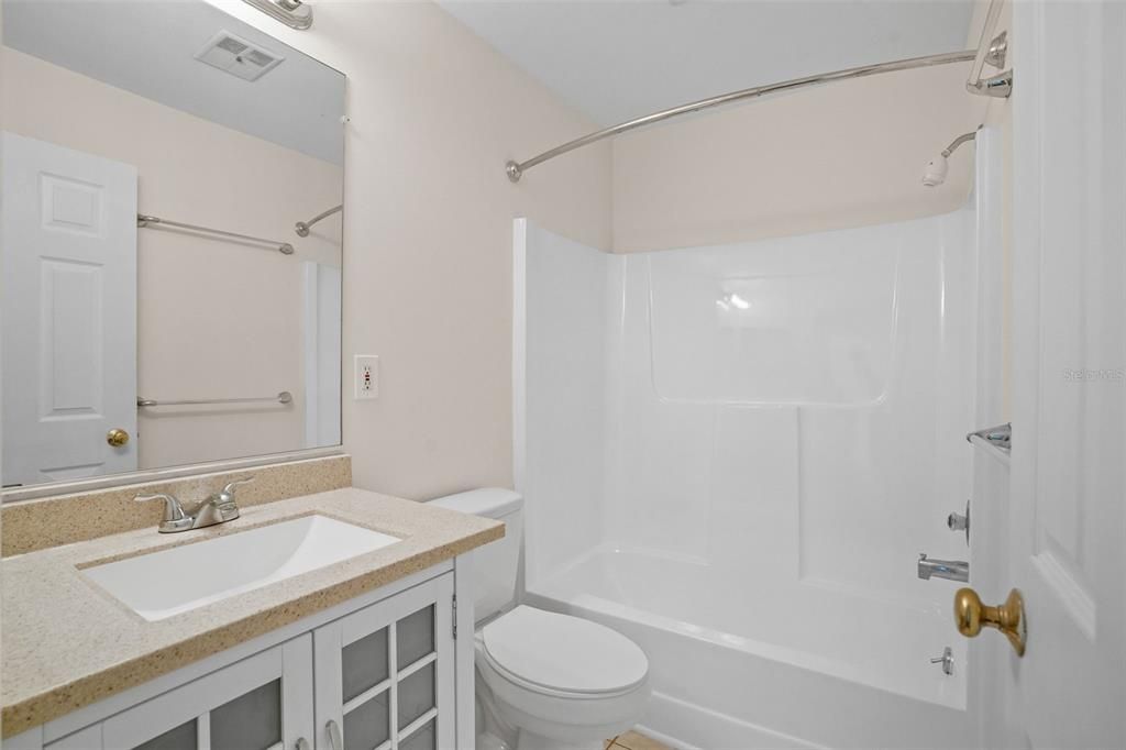 В аренду: $1,650 (2 спален, 1 ванн, 1015 Квадратных фут)