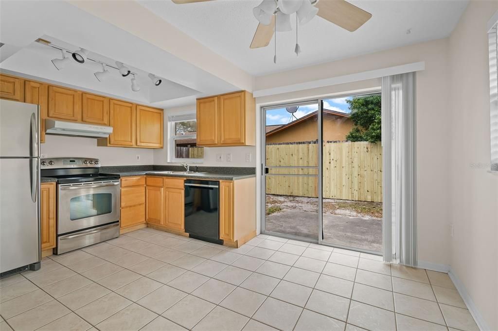 В аренду: $1,650 (2 спален, 1 ванн, 1015 Квадратных фут)