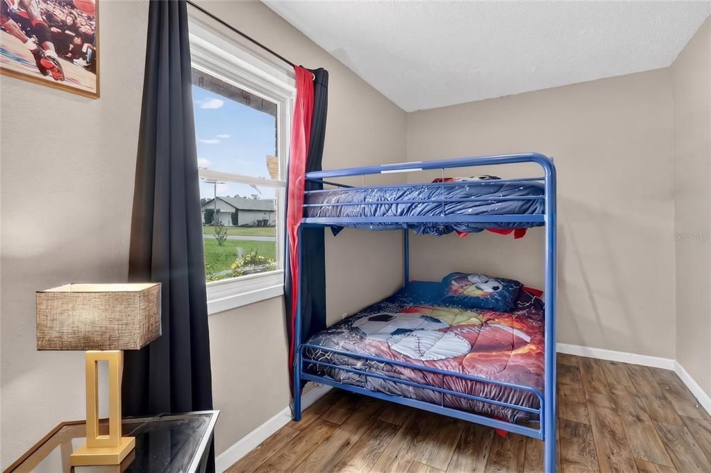Activo con contrato: $370,000 (4 camas, 2 baños, 1668 Pies cuadrados)