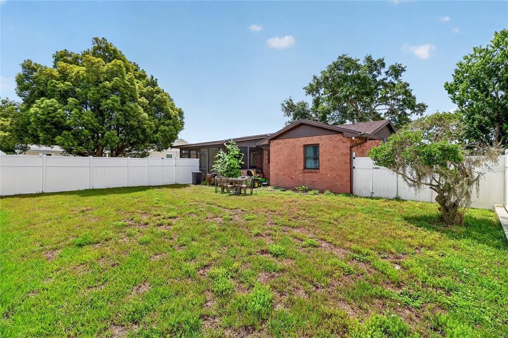 Activo con contrato: $370,000 (4 camas, 2 baños, 1668 Pies cuadrados)