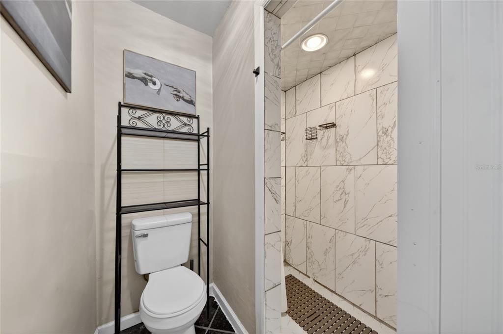 Activo con contrato: $370,000 (4 camas, 2 baños, 1668 Pies cuadrados)