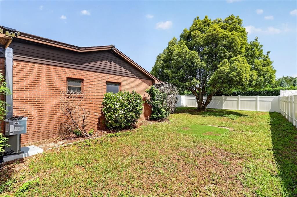 Activo con contrato: $370,000 (4 camas, 2 baños, 1668 Pies cuadrados)