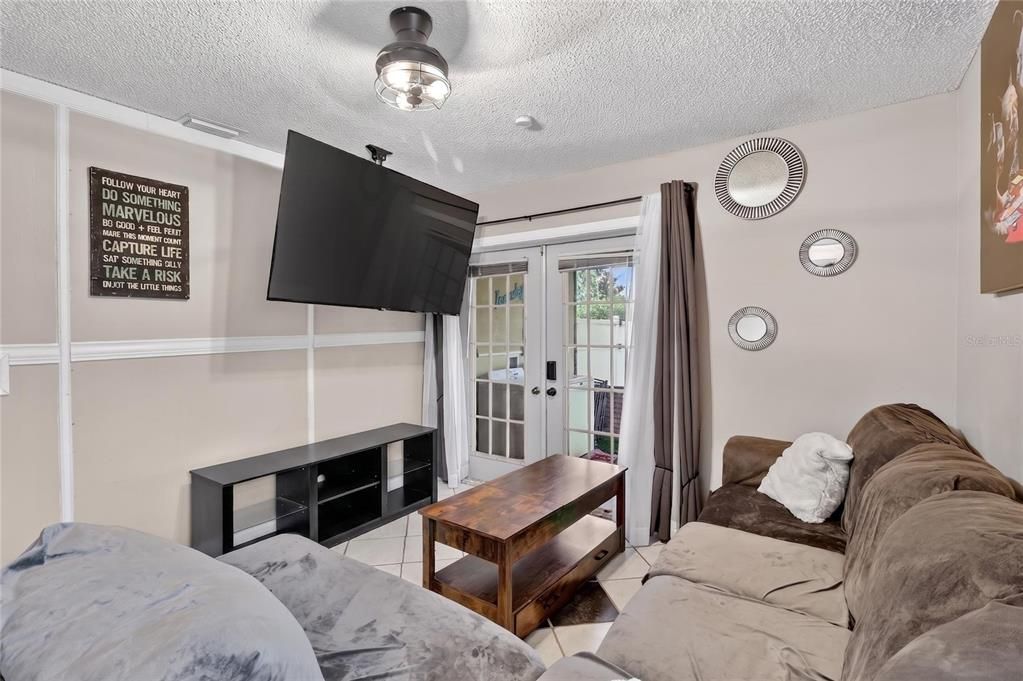 Activo con contrato: $370,000 (4 camas, 2 baños, 1668 Pies cuadrados)