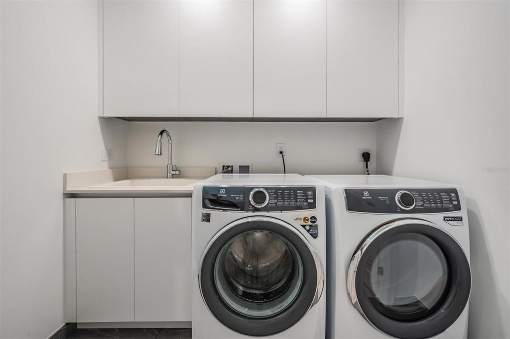 For Rent: $14,000 (2 beds, 2 baths, 2305 Square Feet)