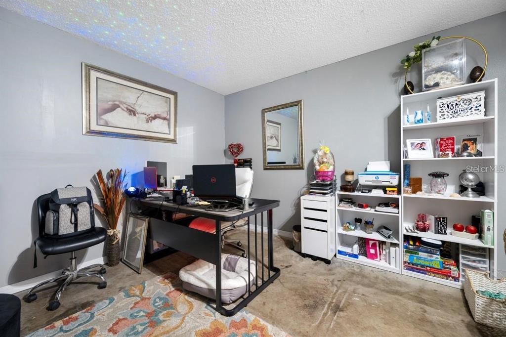 Activo con contrato: $300,000 (2 camas, 2 baños, 1059 Pies cuadrados)
