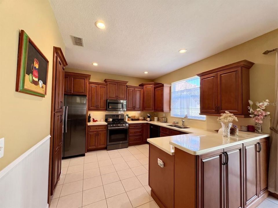 For Sale: $385,000 (3 beds, 2 baths, 1928 Square Feet)