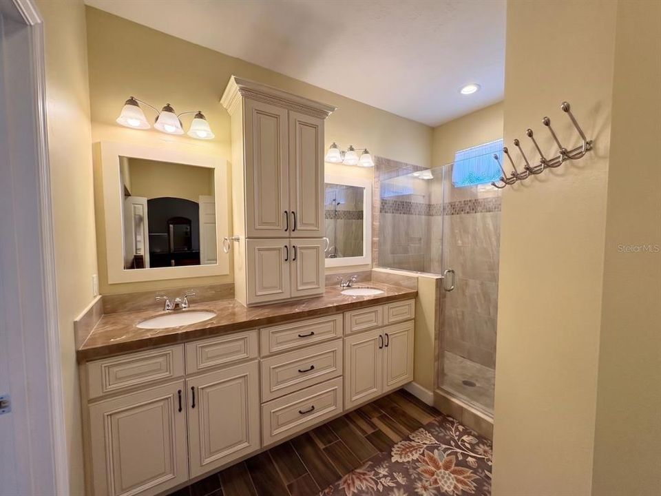 For Sale: $385,000 (3 beds, 2 baths, 1928 Square Feet)