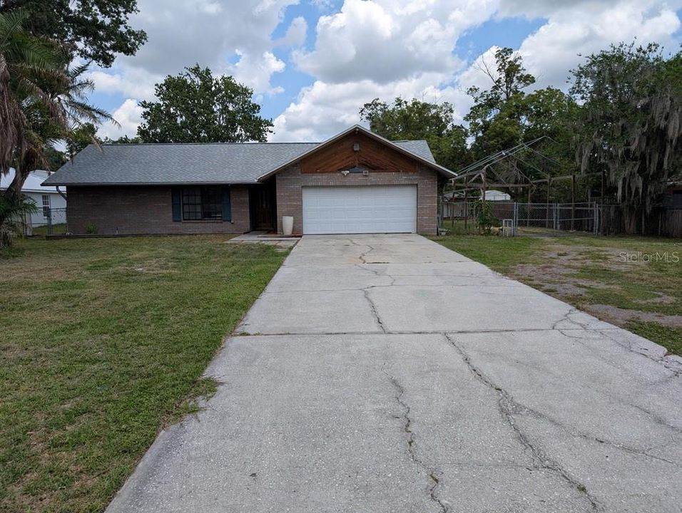 For Sale: $464,400 (4 beds, 2 baths, 1868 Square Feet)