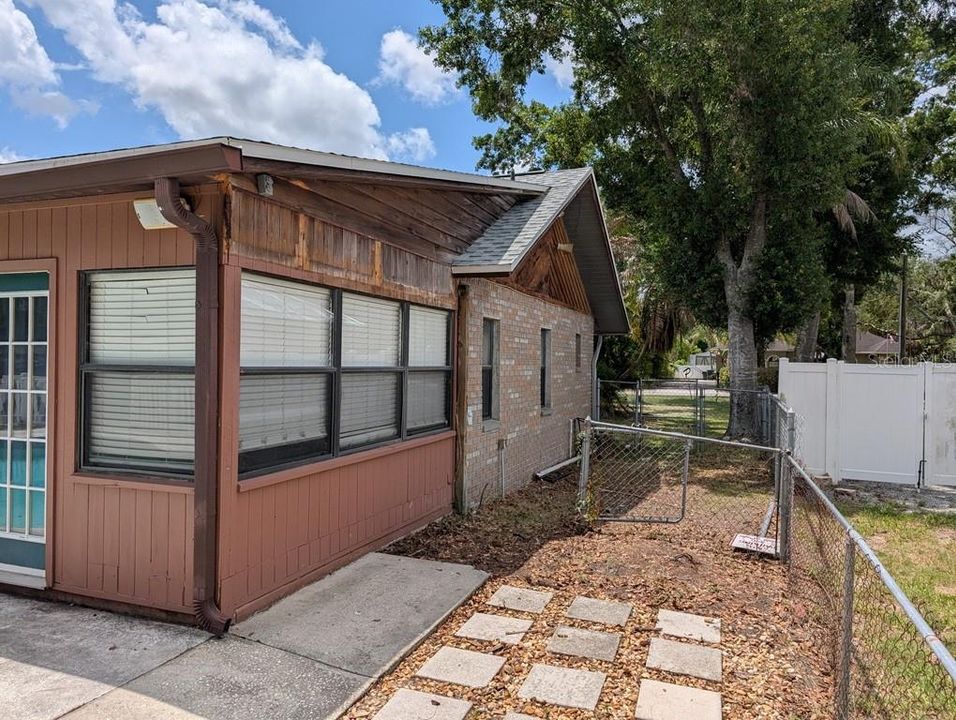 For Sale: $464,400 (4 beds, 2 baths, 1868 Square Feet)