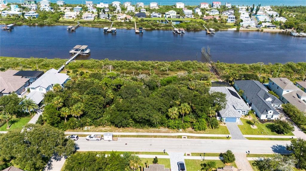 待售: $329,000 (0.52 acres)