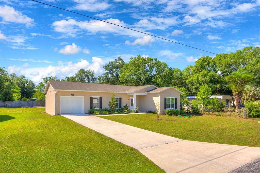 For Sale: $315,000 (3 beds, 2 baths, 1371 Square Feet)