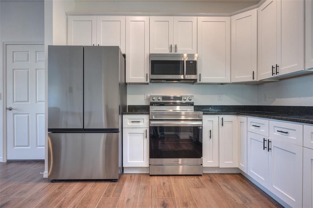 For Sale: $315,000 (3 beds, 2 baths, 1371 Square Feet)