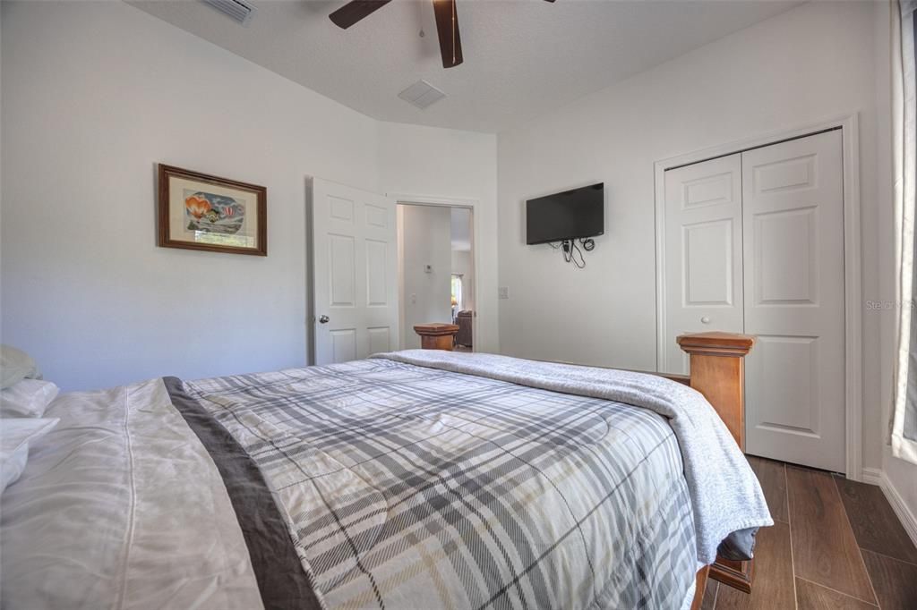 For Sale: $315,000 (3 beds, 2 baths, 1371 Square Feet)