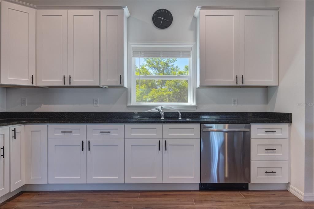 For Sale: $315,000 (3 beds, 2 baths, 1371 Square Feet)