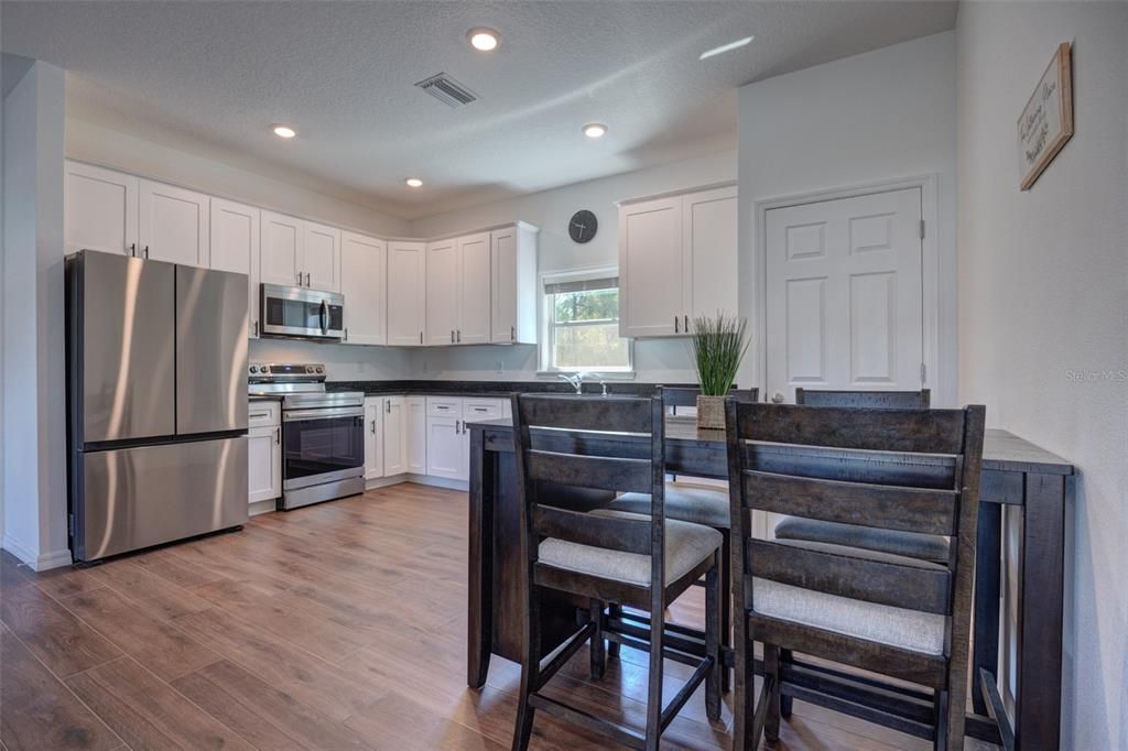 For Sale: $315,000 (3 beds, 2 baths, 1371 Square Feet)