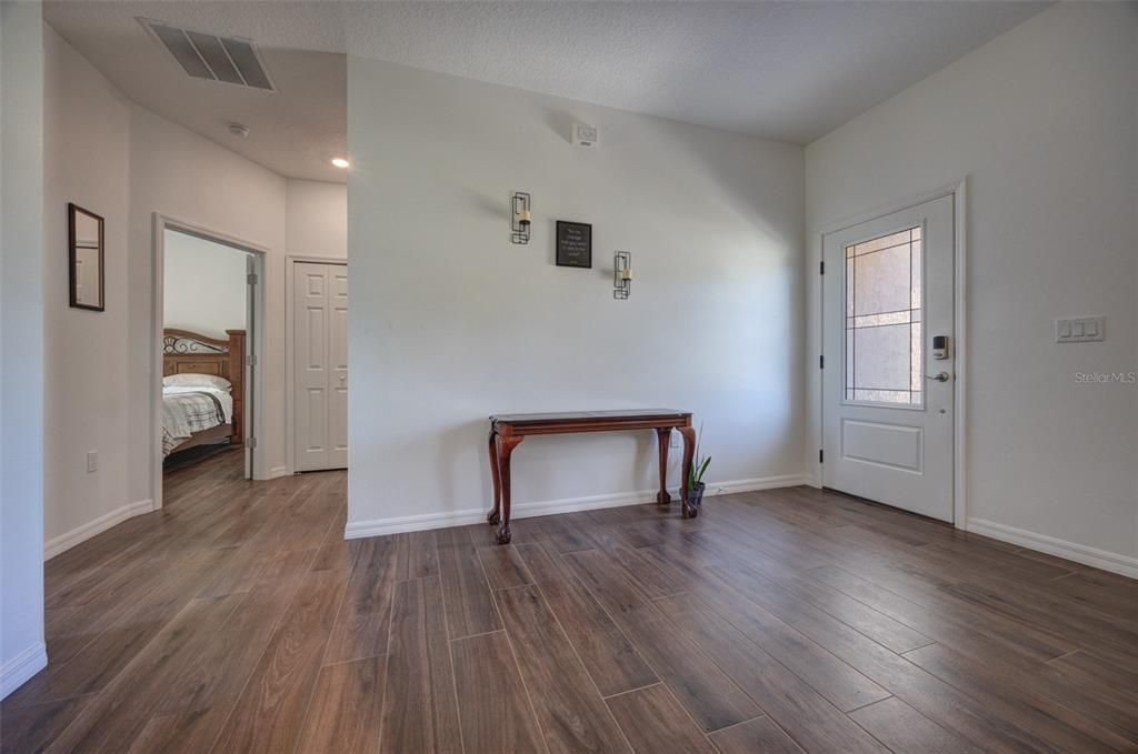 For Sale: $315,000 (3 beds, 2 baths, 1371 Square Feet)