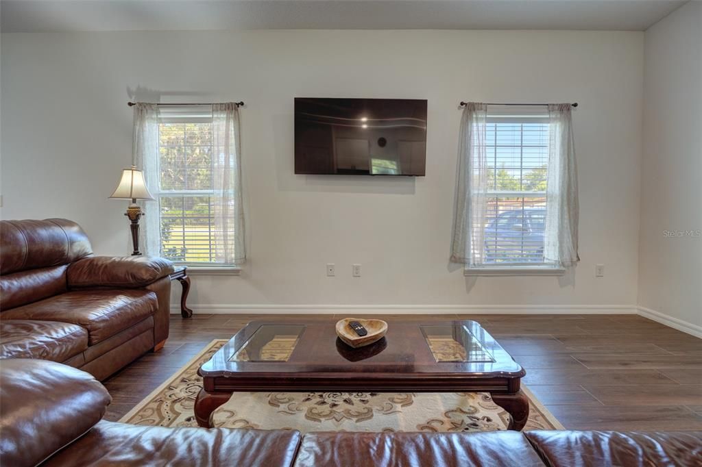 For Sale: $315,000 (3 beds, 2 baths, 1371 Square Feet)