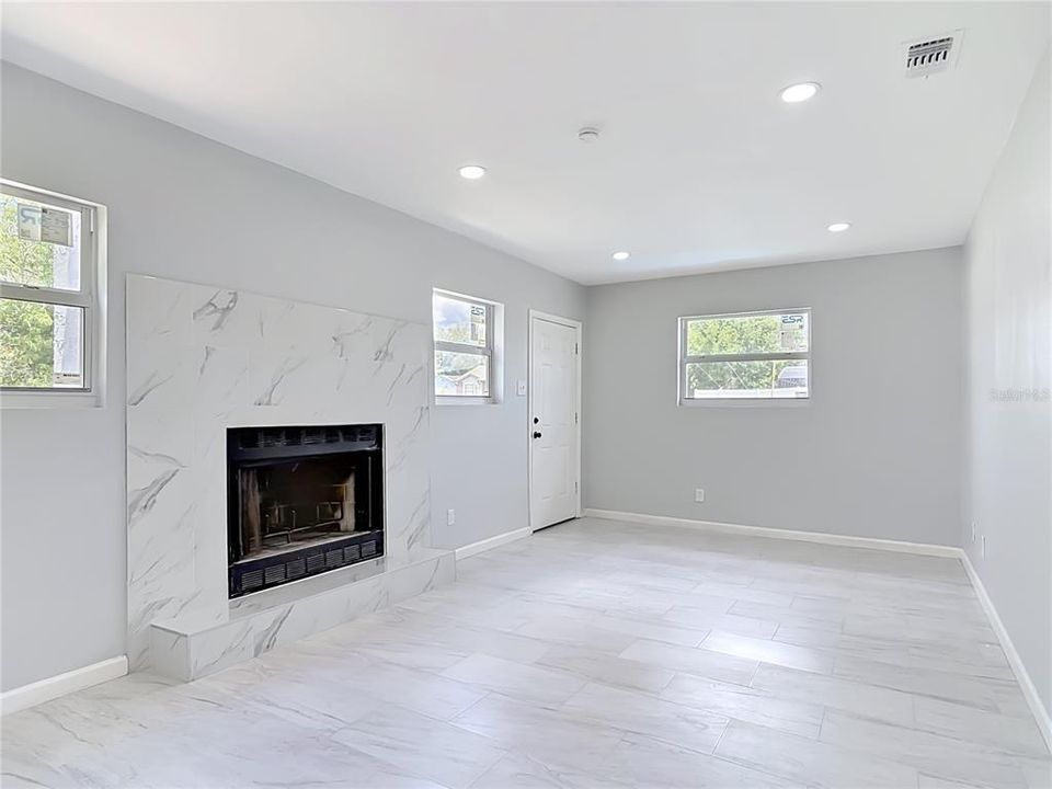 For Sale: $315,000 (3 beds, 2 baths, 1325 Square Feet)