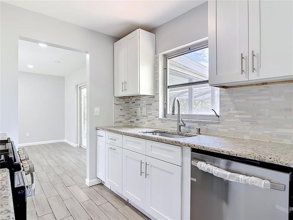 For Sale: $315,000 (3 beds, 2 baths, 1325 Square Feet)