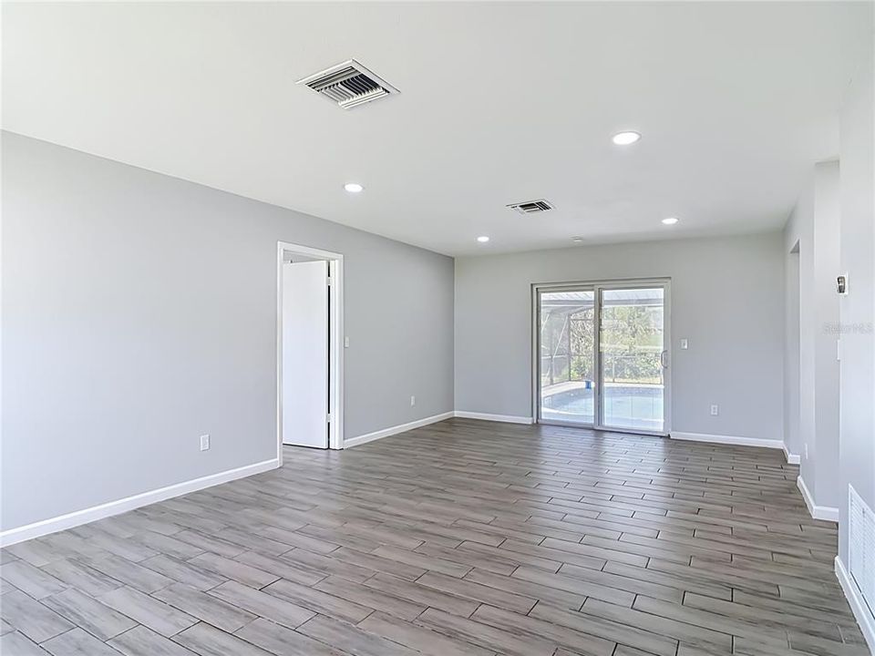 For Sale: $315,000 (3 beds, 2 baths, 1325 Square Feet)