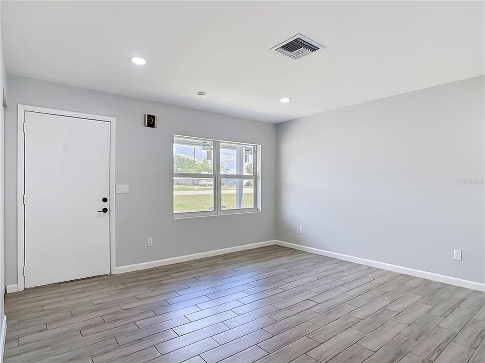 For Sale: $315,000 (3 beds, 2 baths, 1325 Square Feet)