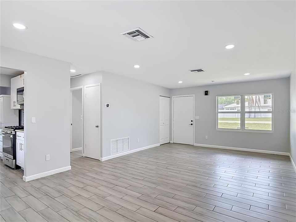For Sale: $315,000 (3 beds, 2 baths, 1325 Square Feet)