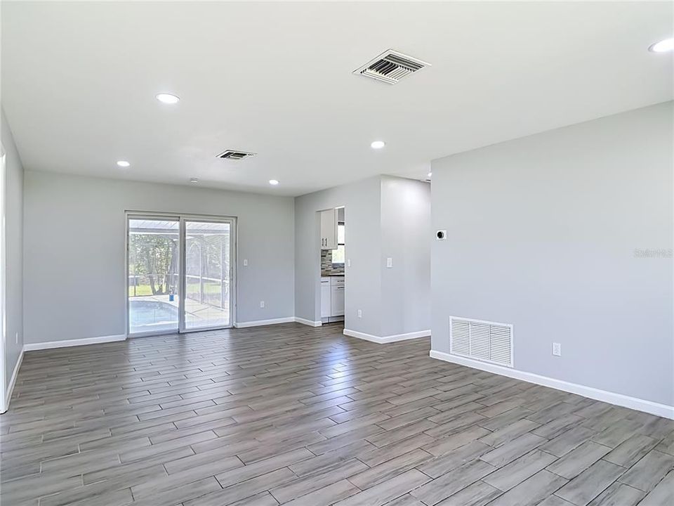 For Sale: $315,000 (3 beds, 2 baths, 1325 Square Feet)